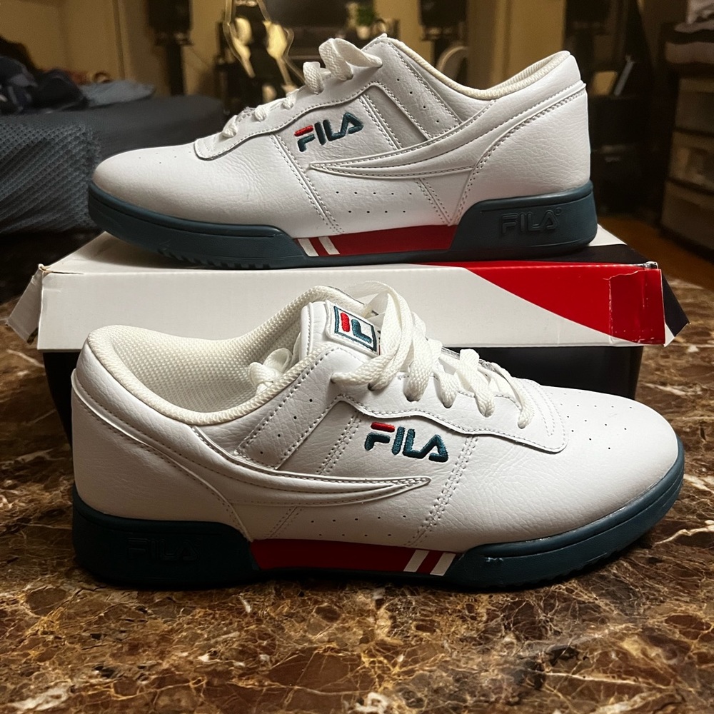 Mens classic low top Fila shoes white Sz 9 (Pre-Owned)